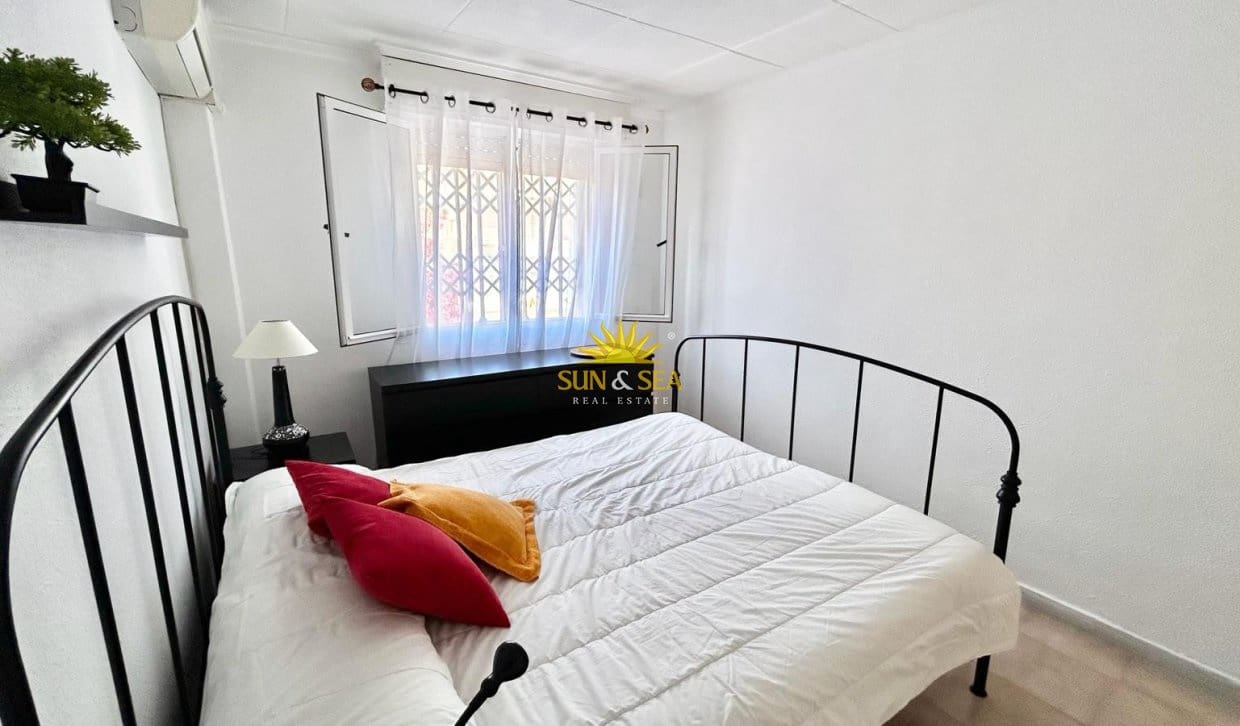 1 makuuhuone Huvila vuokrattavana paikassa Pilar de la Horadada mukana uima-altaan - 2 000 € (Ref: 9834269)