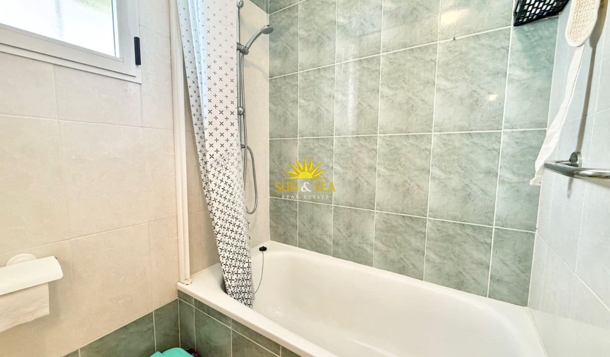2 quarto Apartamento para venda em Torrevieja com piscina - 130 000 € (Ref: 9834559)