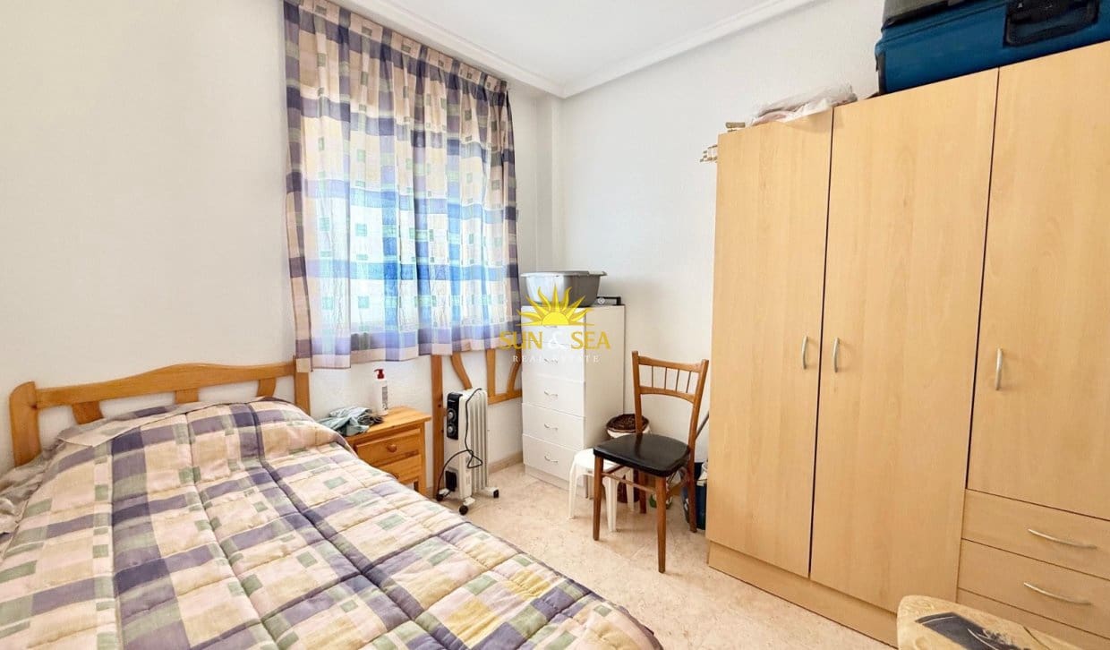 2 quarto Apartamento para venda em Torrevieja com piscina - 130 000 € (Ref: 9834559)