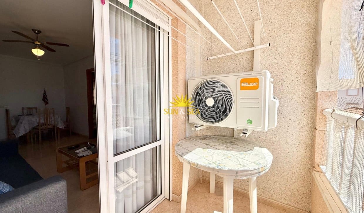 2 quarto Apartamento para venda em Torrevieja com piscina - 130 000 € (Ref: 9834559)