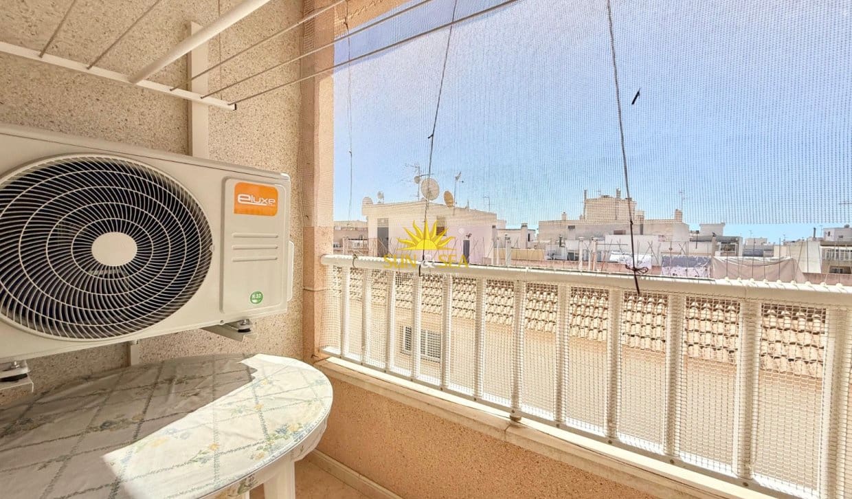 2 quarto Apartamento para venda em Torrevieja com piscina - 130 000 € (Ref: 9834559)