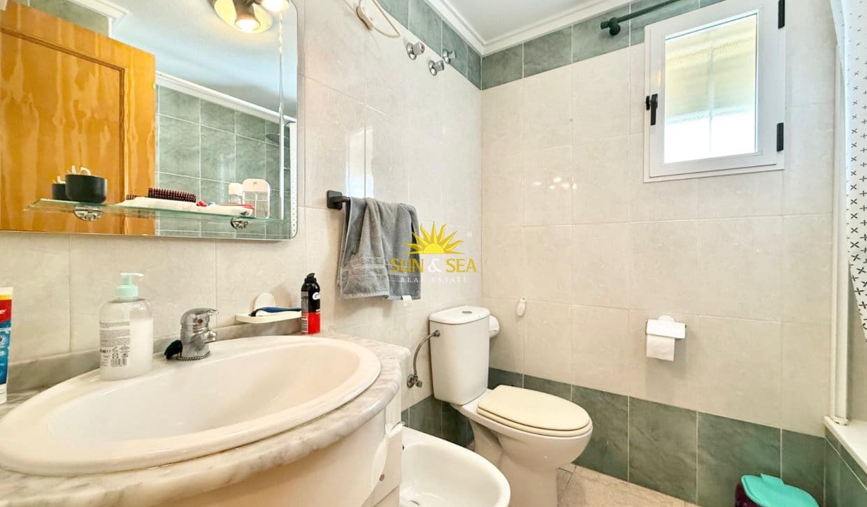 2 quarto Apartamento para venda em Torrevieja com piscina - 130 000 € (Ref: 9834559)