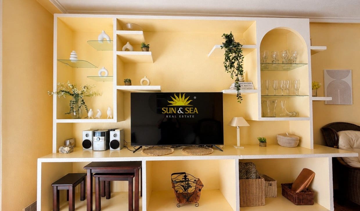 2 bedroom Apartment for rent in Torrevieja with pool - € 900 (Ref: 9834814)