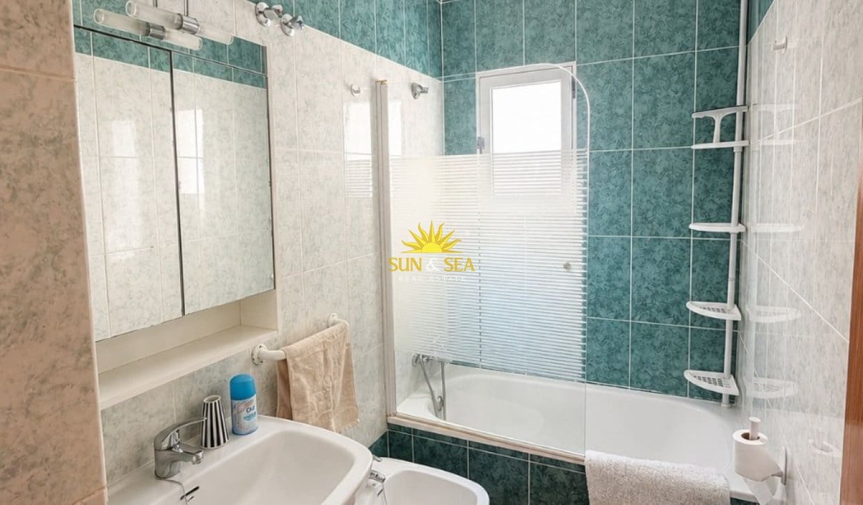 2 bedroom Apartment for rent in Torrevieja with pool - € 900 (Ref: 9834814)