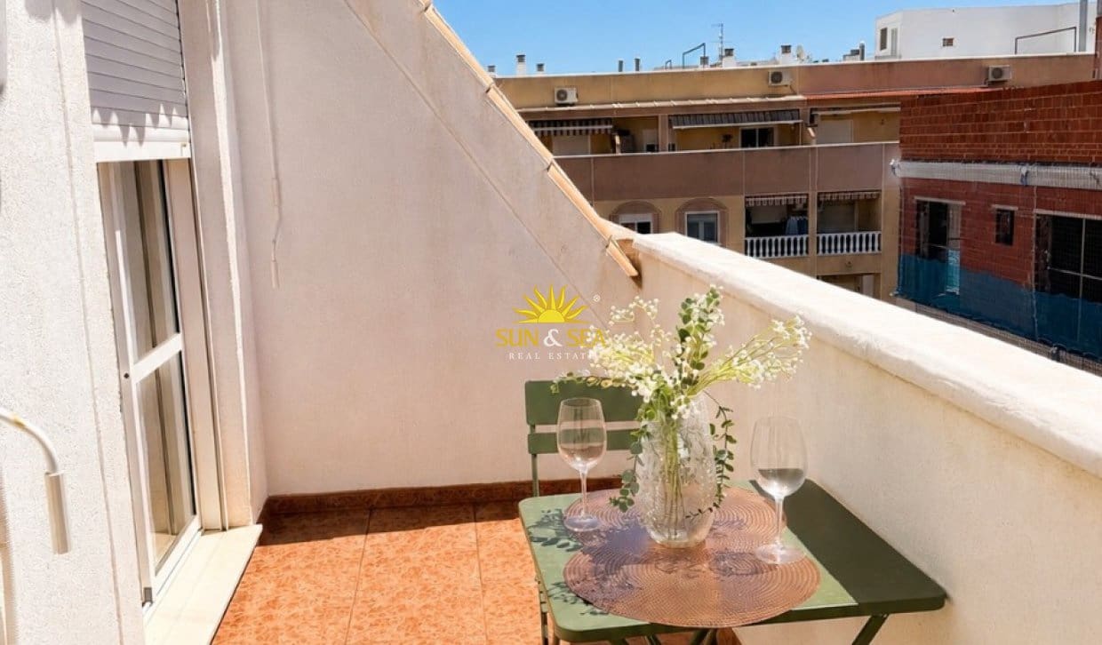 2 bedroom Apartment for rent in Torrevieja with pool - € 900 (Ref: 9834814)