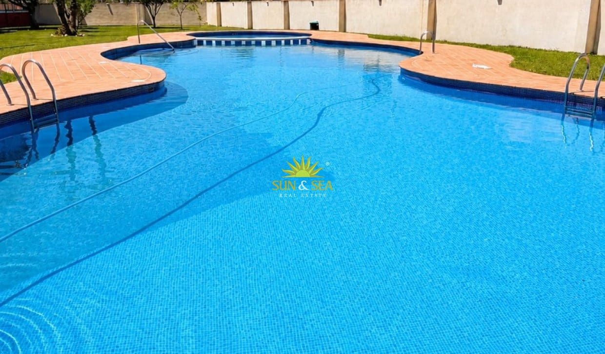 2 bedroom Apartment for rent in Torrevieja with pool - € 900 (Ref: 9834814)