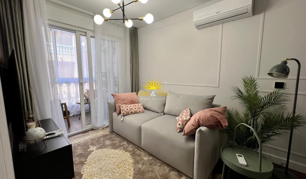 2 bedroom Apartment for rent in Torrevieja with pool - € 1,000 (Ref: 9834995)