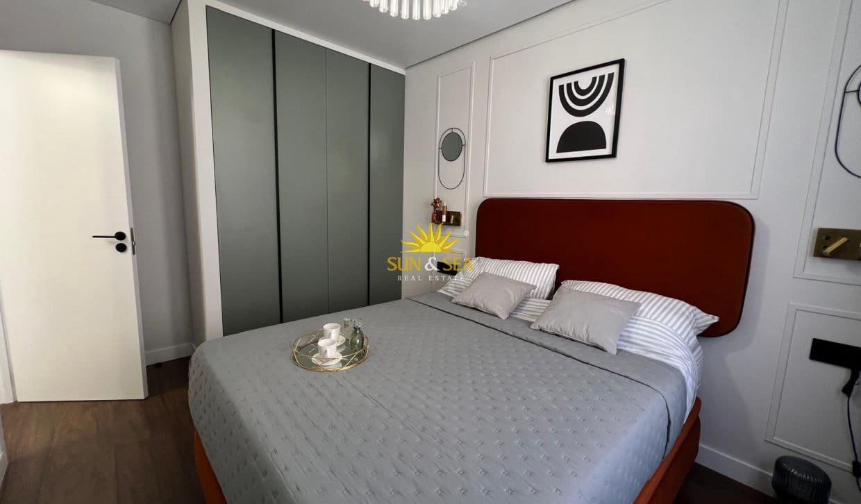 2 bedroom Apartment for rent in Torrevieja with pool - € 1,000 (Ref: 9834995)