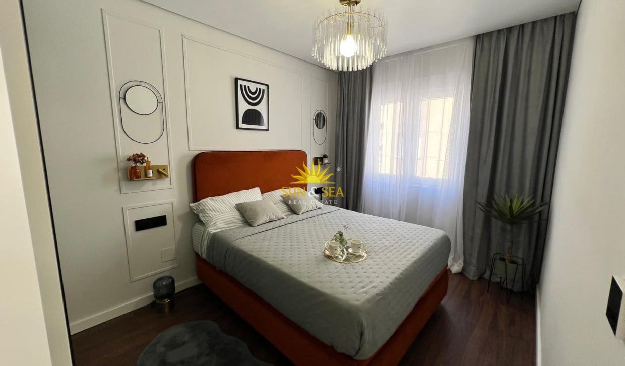 2 bedroom Apartment for rent in Torrevieja with pool - € 1,000 (Ref: 9834995)