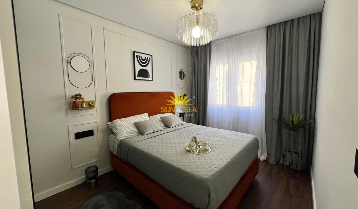 2 bedroom Apartment for rent in Torrevieja with pool - € 1,000 (Ref: 9834995)