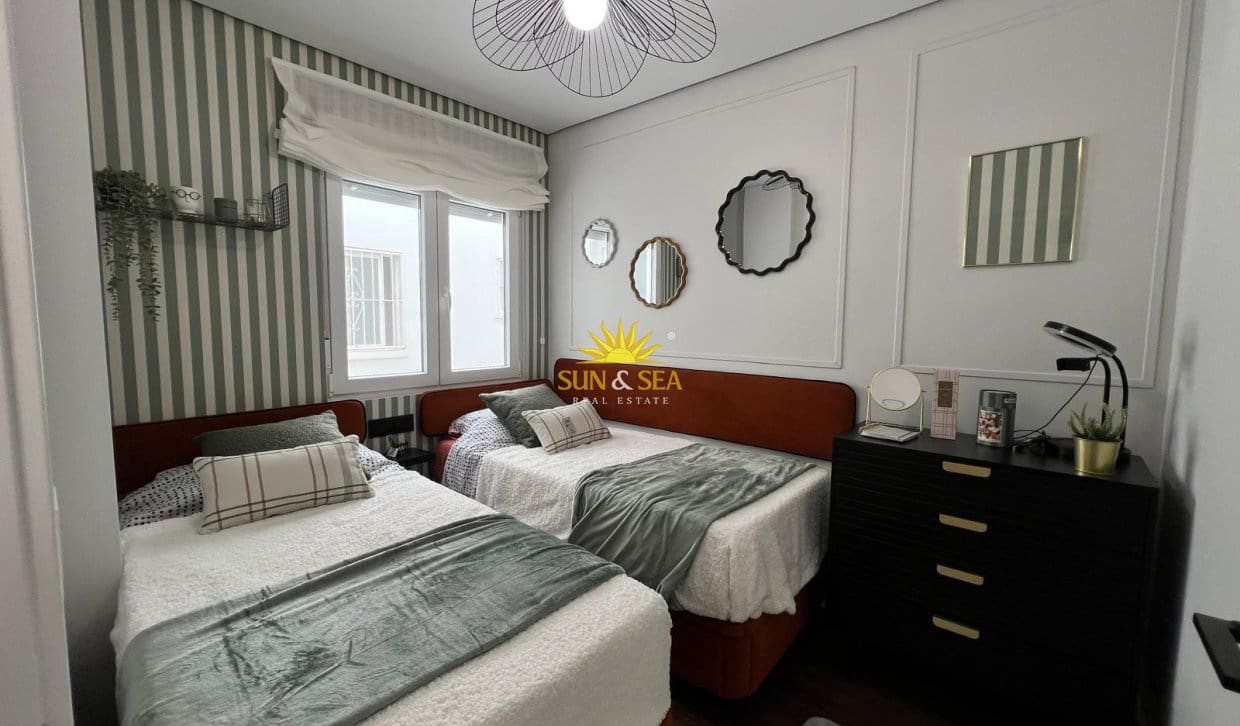 2 bedroom Apartment for rent in Torrevieja with pool - € 1,000 (Ref: 9834995)