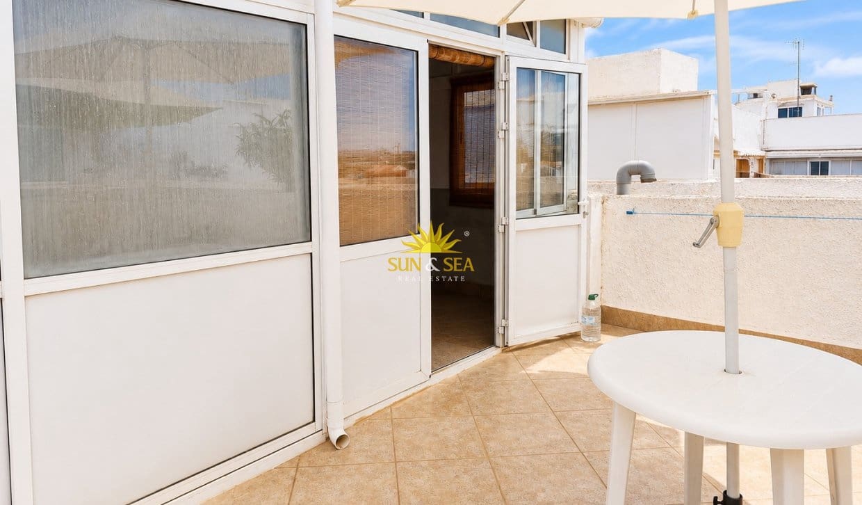 2 bedroom Apartment for sale in Torrevieja with pool - € 147,000 (Ref: 9838426)