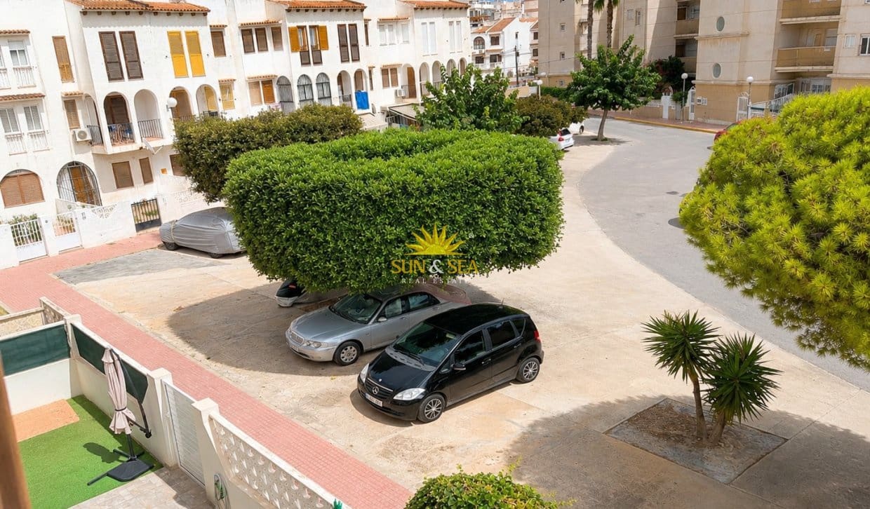 2 bedroom Apartment for sale in Torrevieja with pool - € 147,000 (Ref: 9838426)