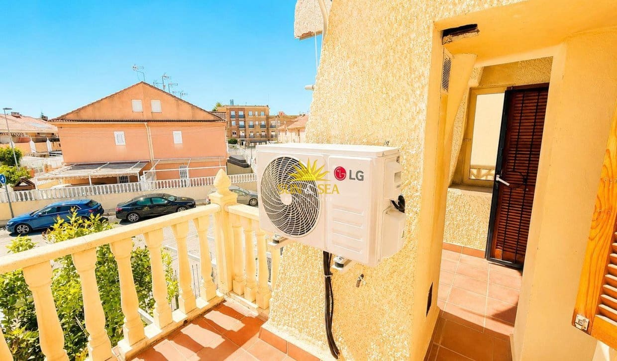 4 bedroom Townhouse for sale in San Pedro del Pinatar - € 180,000 (Ref: 9838563)