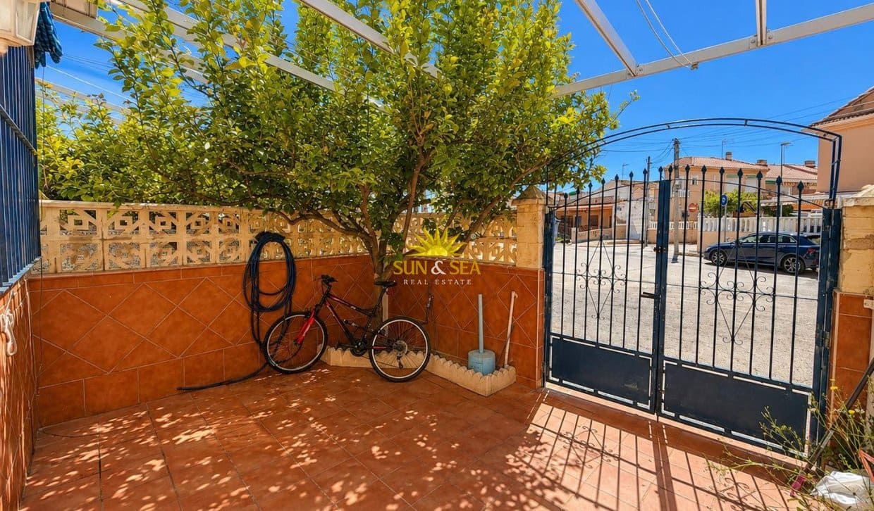 4 bedroom Townhouse for sale in San Pedro del Pinatar - € 180,000 (Ref: 9838563)