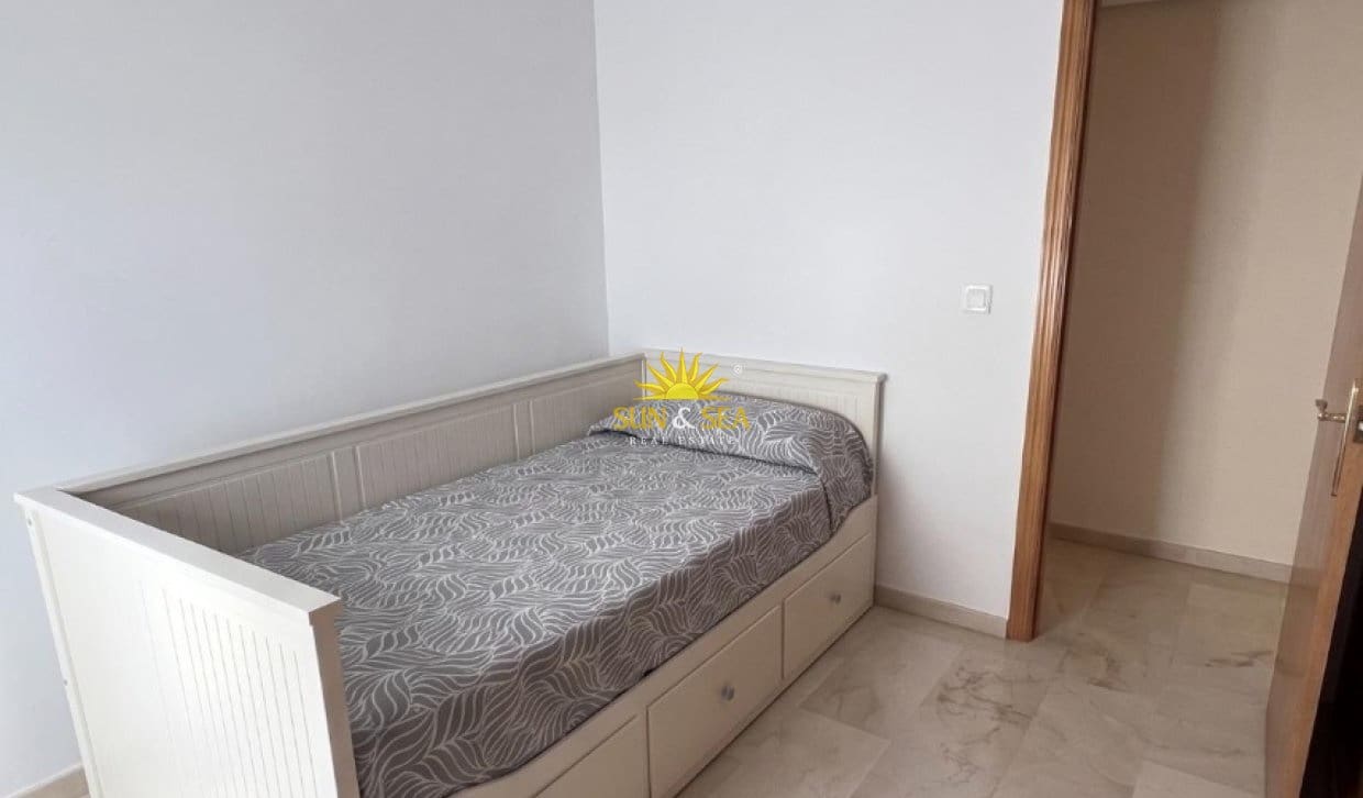 3 bedroom Apartment for rent in Murcia city with garage - € 900 (Ref: 9838684)