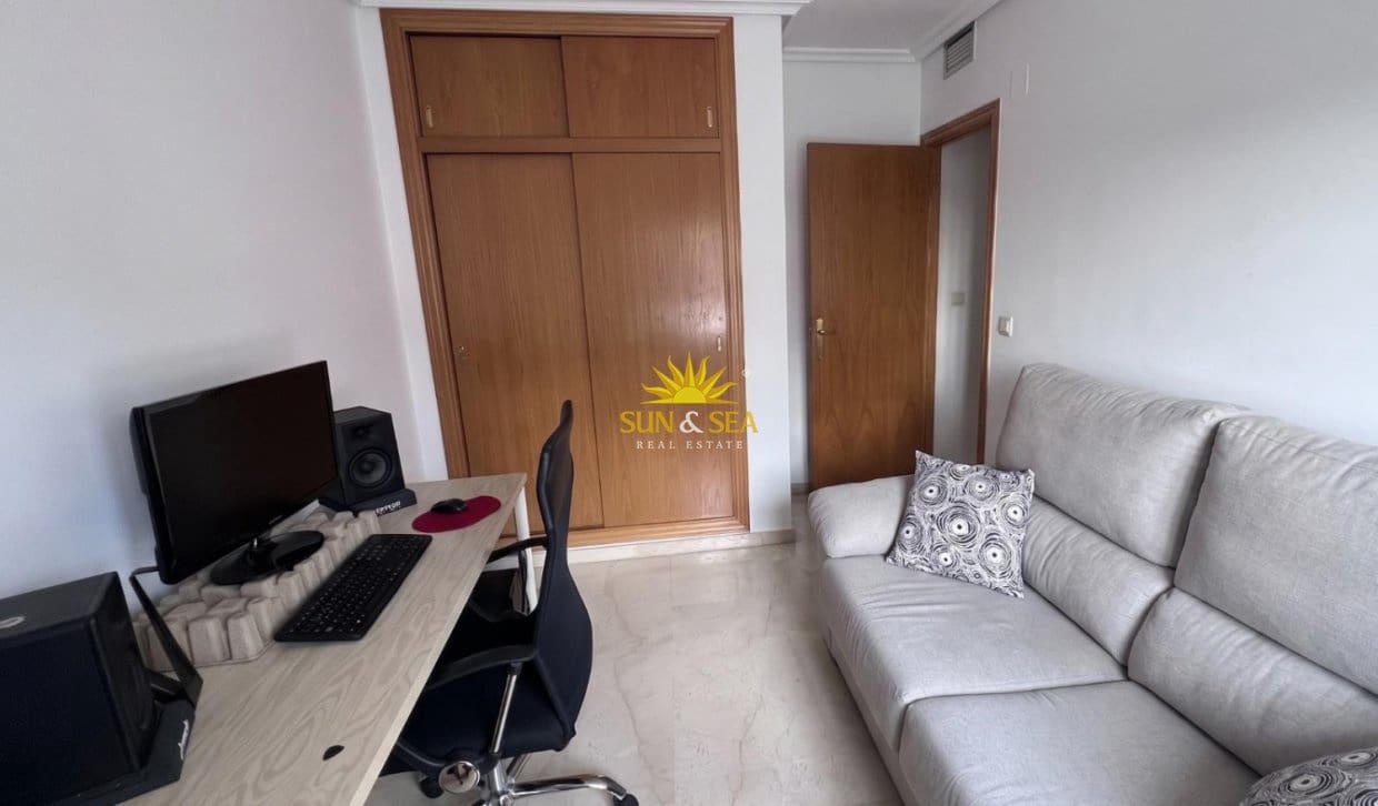 3 bedroom Apartment for rent in Murcia city with garage - € 900 (Ref: 9838684)