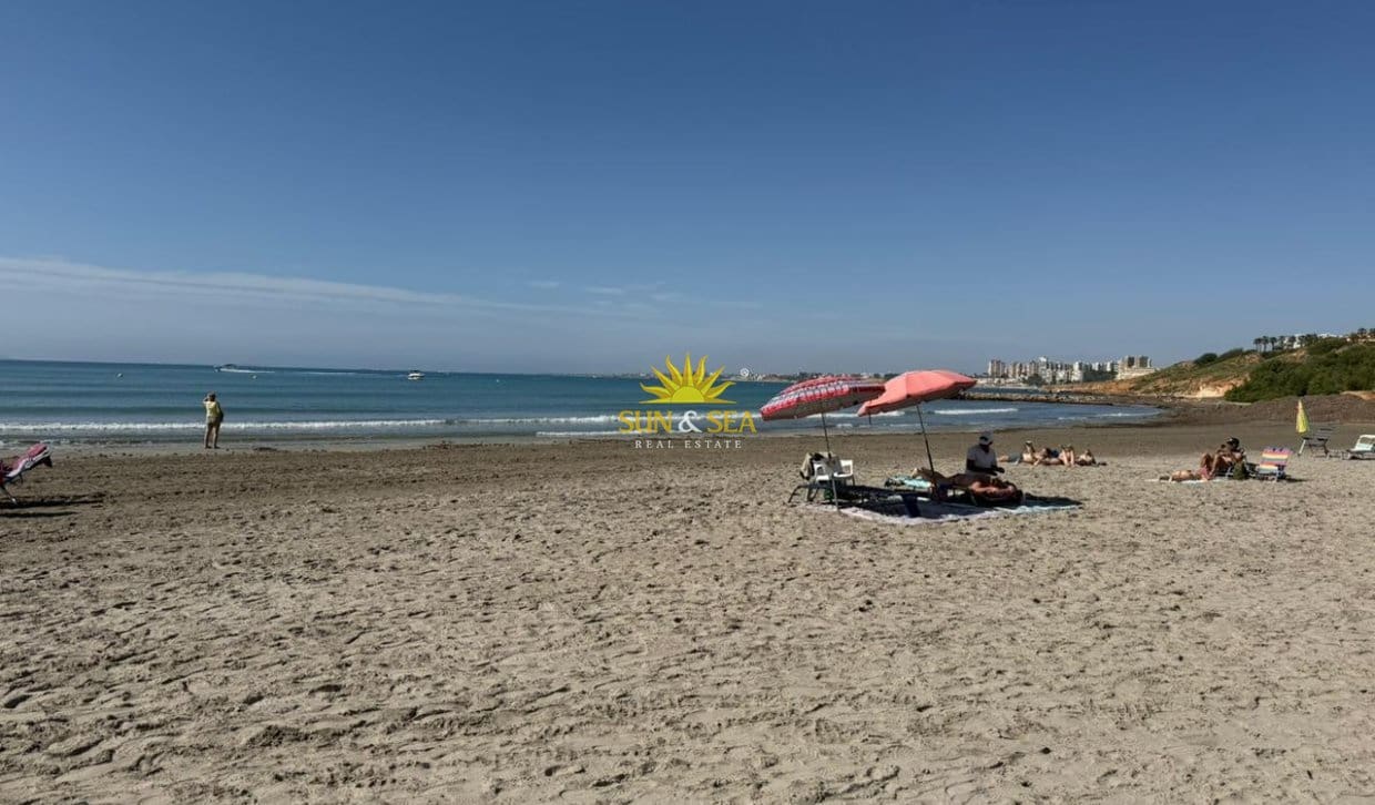 2 slaapkamer Appartement voor vakantieverhuur in Orihuela Costa - € 1.150 (Ref: 9838741)