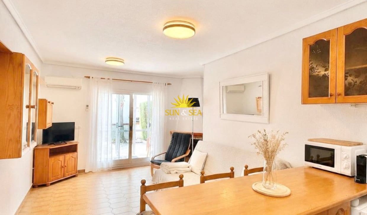 1 soveværelse Lejlighed til leje i Cabo Roig med swimmingpool garage - € 1.000 (Ref: 9841427)