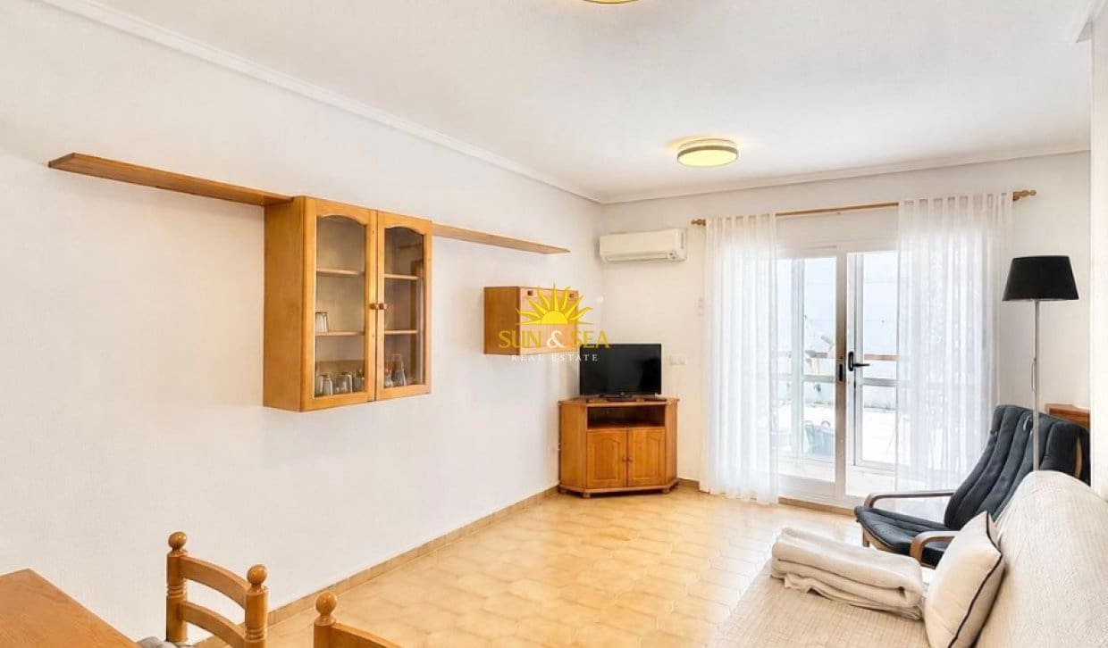 1 soveværelse Lejlighed til leje i Cabo Roig med swimmingpool garage - € 1.000 (Ref: 9841427)