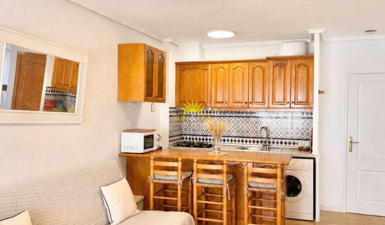 1 soveværelse Lejlighed til leje i Cabo Roig med swimmingpool garage - € 1.000 (Ref: 9841427)