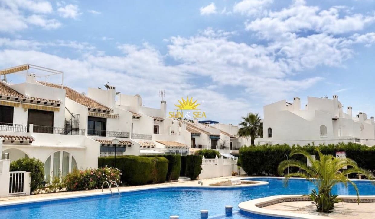1 soveværelse Lejlighed til leje i Cabo Roig med swimmingpool garage - € 1.000 (Ref: 9841427)