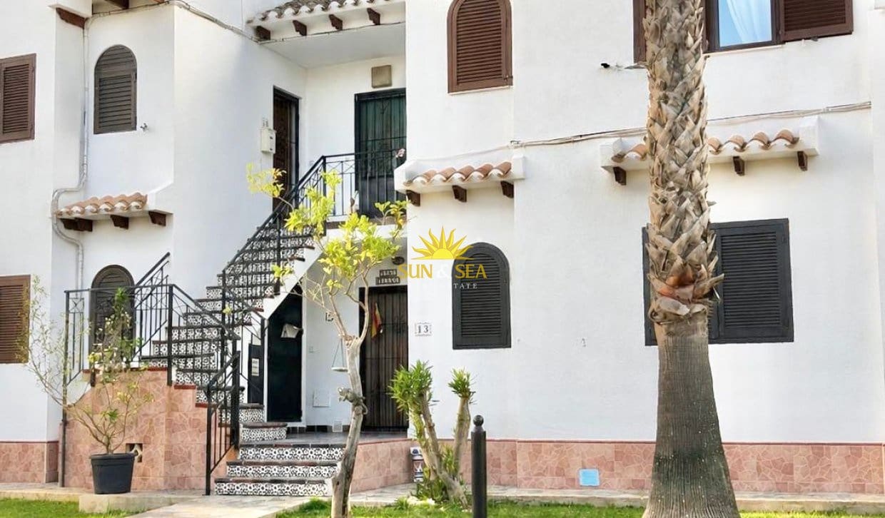 1 soveværelse Lejlighed til leje i Cabo Roig med swimmingpool garage - € 1.000 (Ref: 9841427)