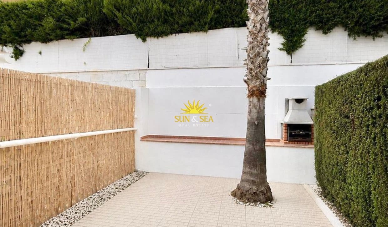 1 soveværelse Lejlighed til leje i Cabo Roig med swimmingpool garage - € 1.000 (Ref: 9841427)