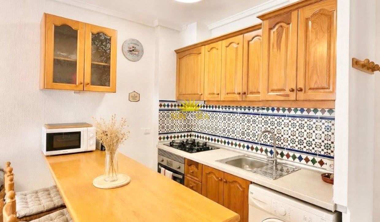 1 soveværelse Lejlighed til leje i Cabo Roig med swimmingpool garage - € 1.000 (Ref: 9841427)