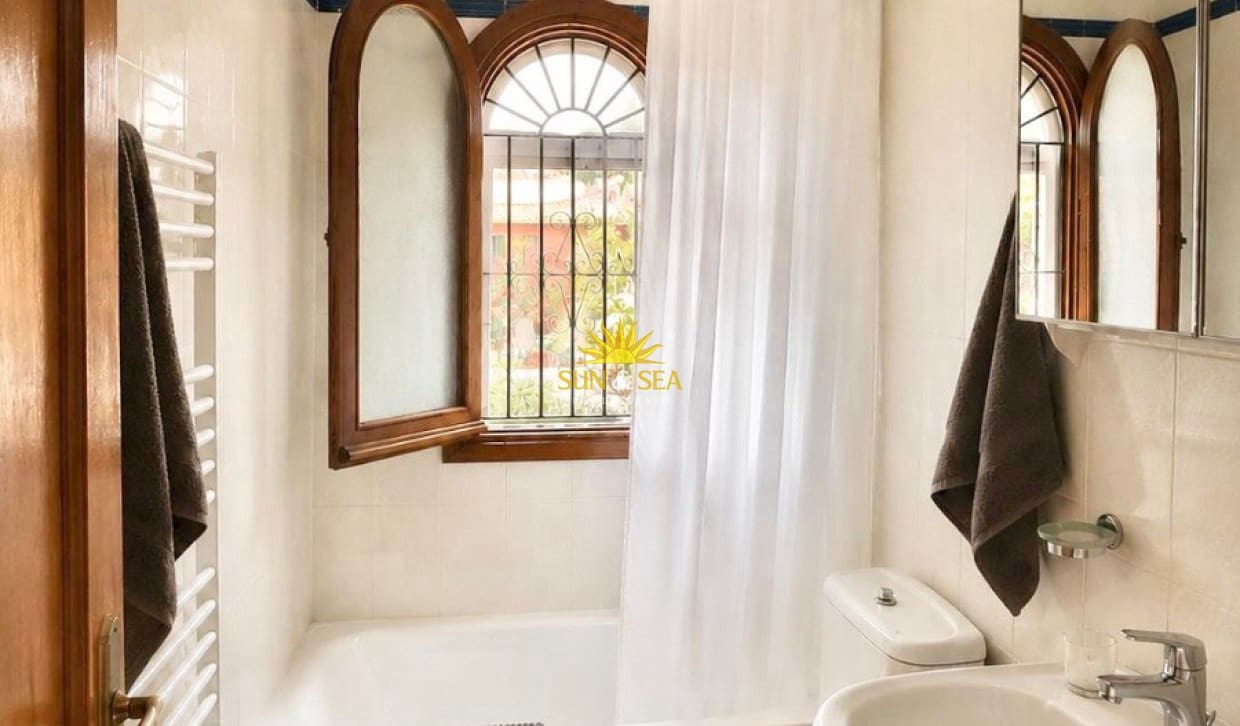 1 soveværelse Lejlighed til leje i Cabo Roig med swimmingpool garage - € 1.000 (Ref: 9841427)