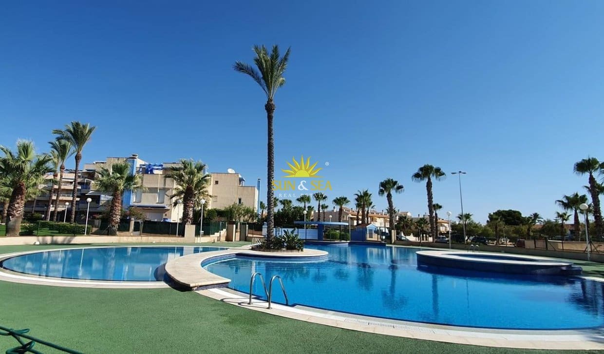 2 bedroom Townhouse for holiday rental in Orihuela Costa with pool garage - € 800 (Ref: 9841866)