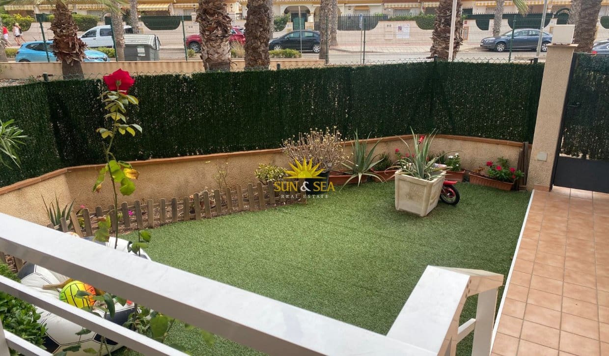 2 bedroom Townhouse for holiday rental in Orihuela Costa with pool garage - € 800 (Ref: 9841866)