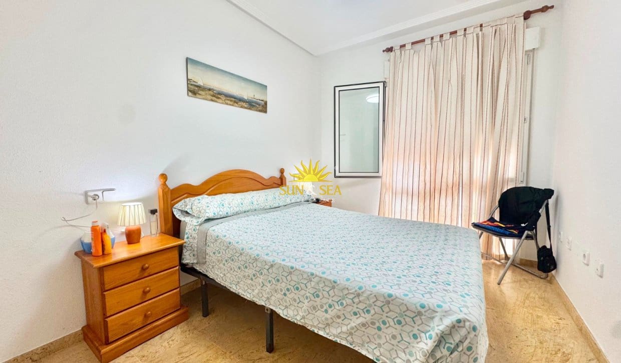 2 quarto Casa em Banda para arrendamento para férias em Orihuela Costa com piscina Garagem - 800 € (Ref: 9841866)