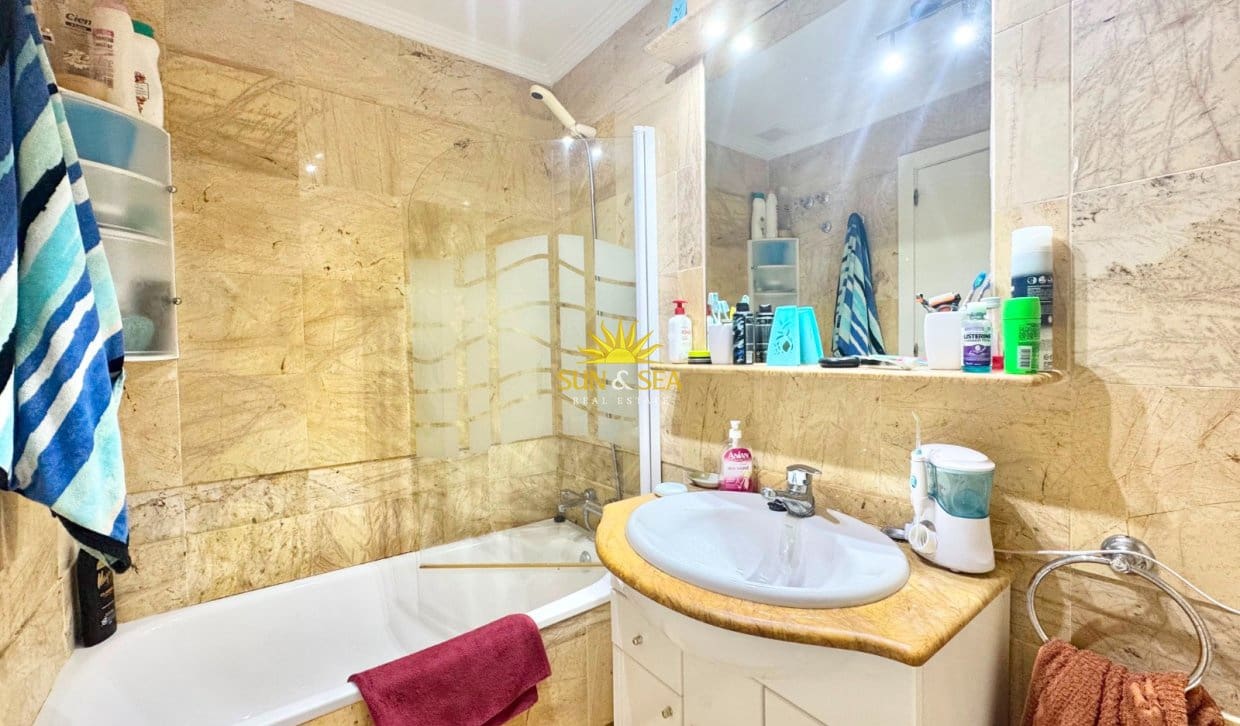 2 quarto Casa em Banda para arrendamento para férias em Orihuela Costa com piscina Garagem - 800 € (Ref: 9841866)