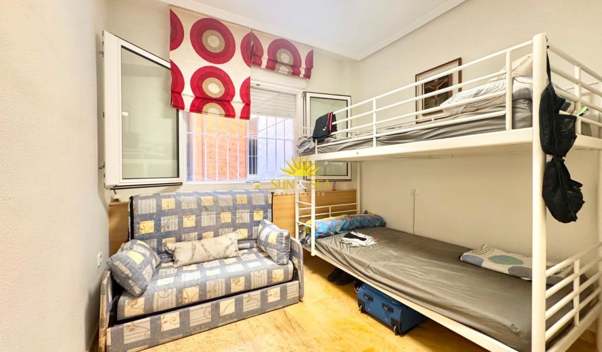 2 quarto Casa em Banda para arrendamento para férias em Orihuela Costa com piscina Garagem - 800 € (Ref: 9841866)