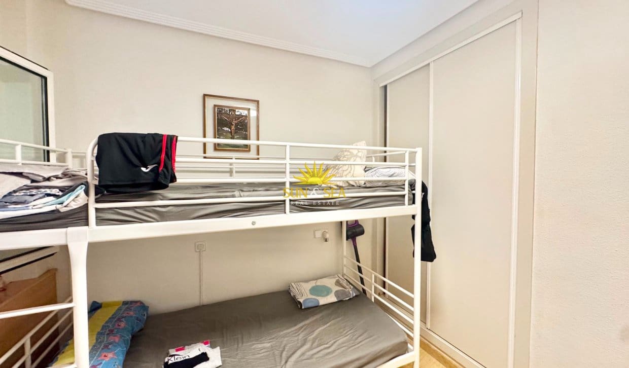 2 quarto Casa em Banda para arrendamento para férias em Orihuela Costa com piscina Garagem - 800 € (Ref: 9841866)