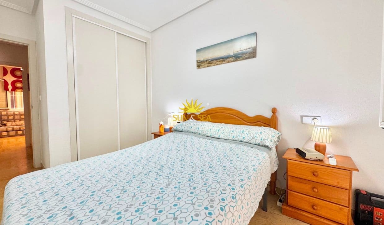2 quarto Casa em Banda para arrendamento para férias em Orihuela Costa com piscina Garagem - 800 € (Ref: 9841866)