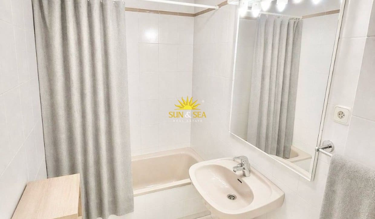 4 bedroom Apartment for holiday rental in Los Alcazares with garage - € 1,500 (Ref: 9844486)