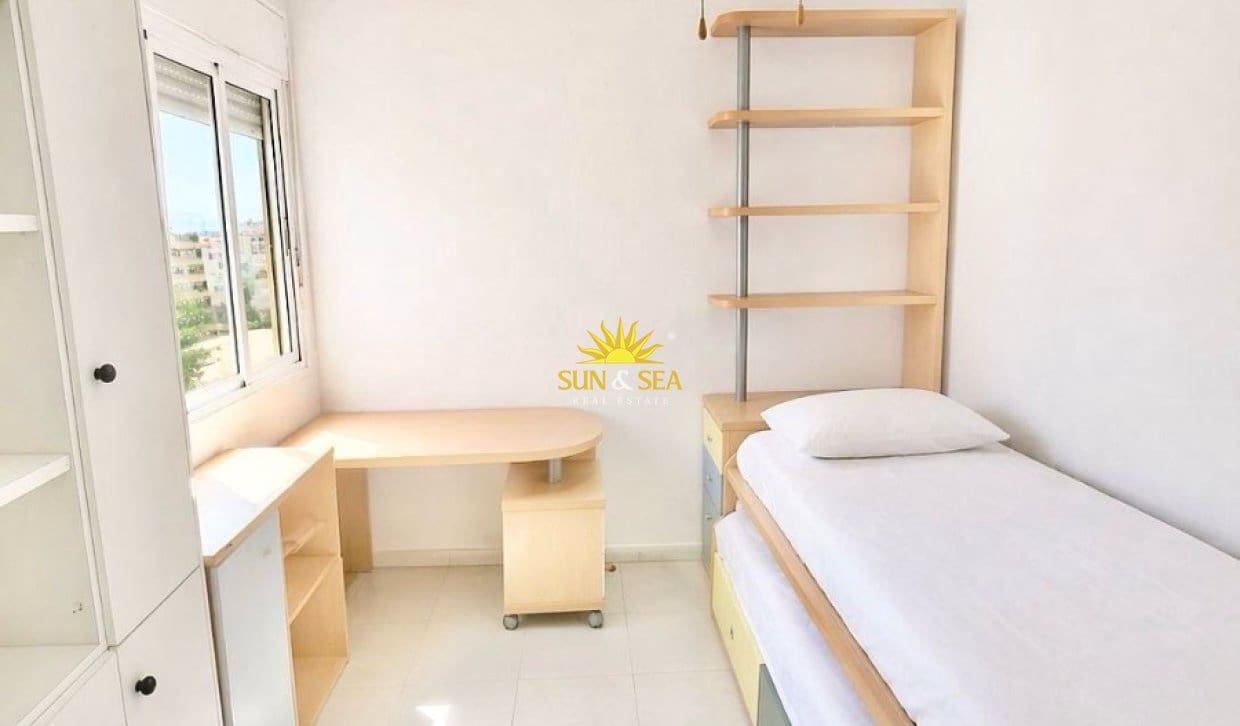 4 bedroom Apartment for holiday rental in Los Alcazares with garage - € 1,500 (Ref: 9844486)