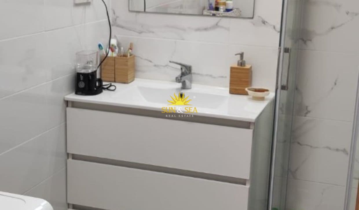 2 bedroom Apartment for rent in Torrevieja with pool garage - € 800 (Ref: 9844655)