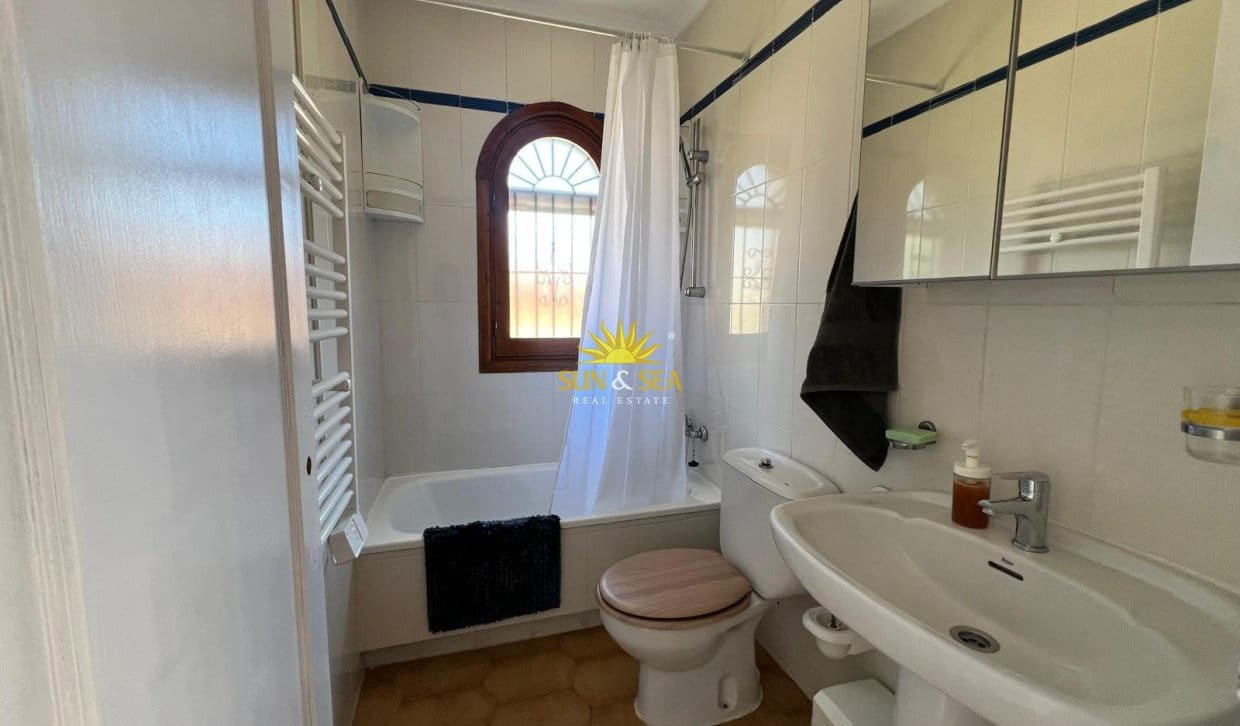 1 soveværelse Lejlighed til leje i Cabo Roig med swimmingpool garage - € 1.000 (Ref: 9844656)