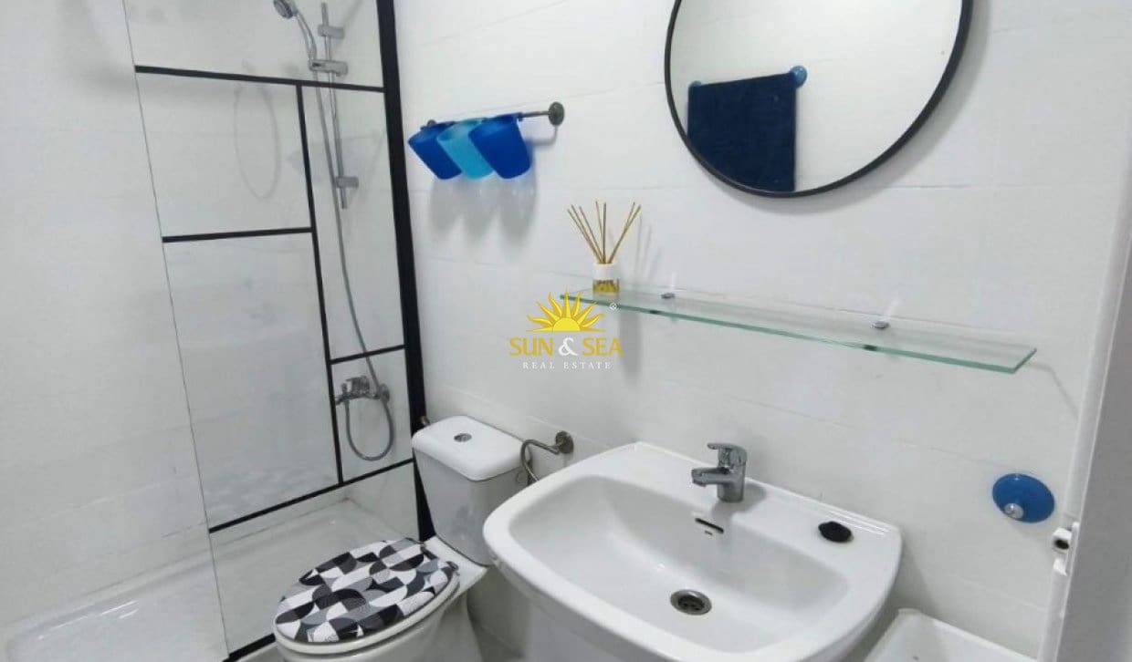 1 quarto Apartamento de Praia para arrendar em Torrevieja com piscina - 700 € (Ref: 9847679)