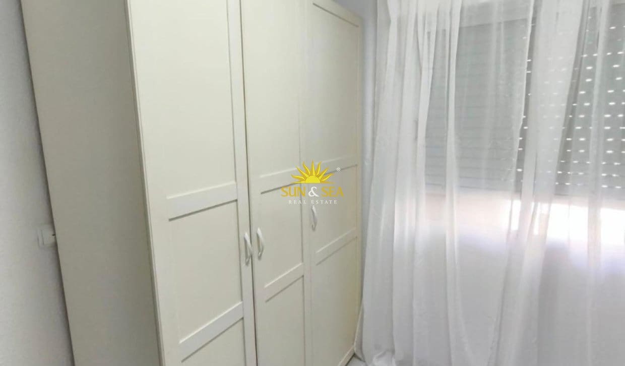 1 quarto Apartamento de Praia para arrendar em Torrevieja com piscina - 700 € (Ref: 9847679)