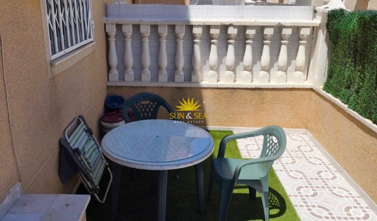 1 quarto Apartamento de Praia para arrendar em Torrevieja com piscina - 700 € (Ref: 9847679)