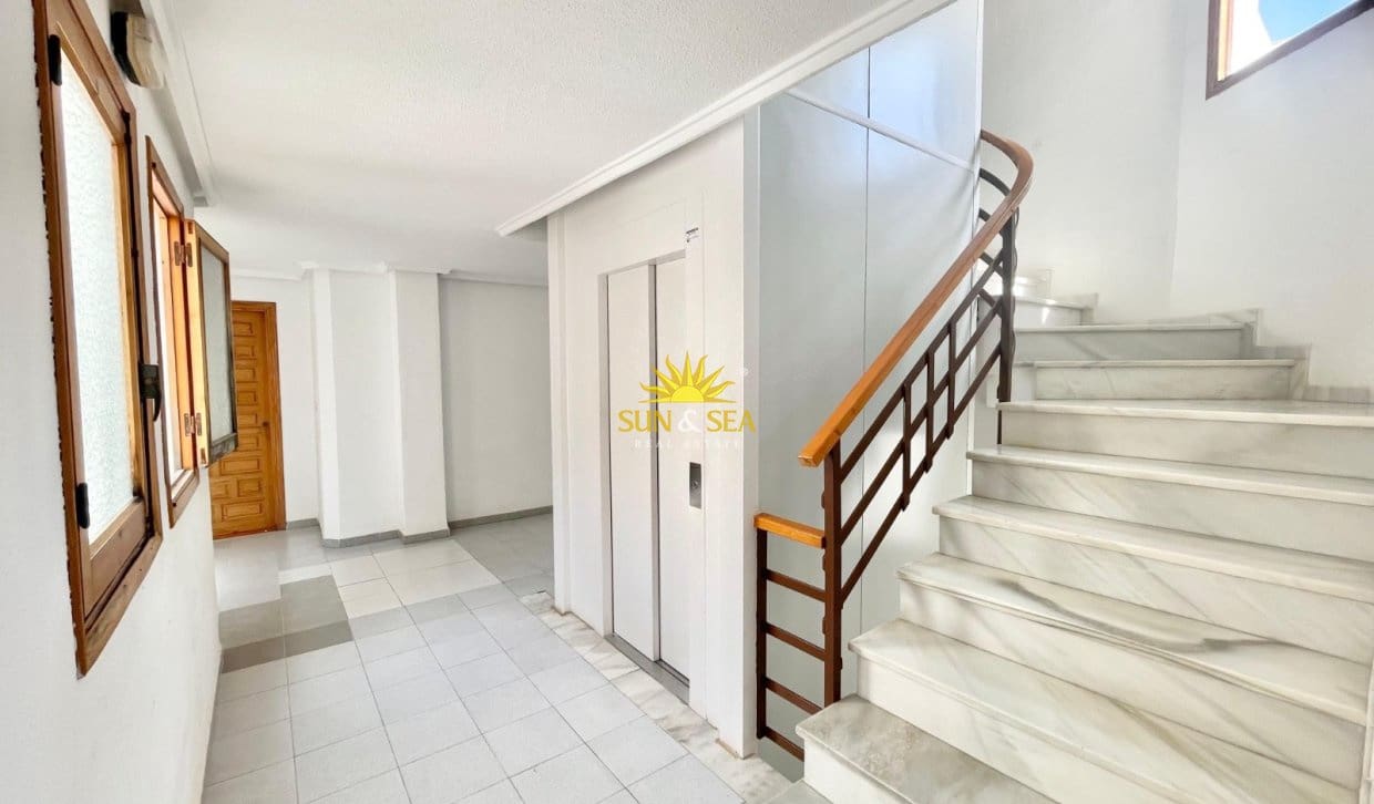 1 bedroom Apartment for sale in Torrevieja with pool - € 130,000 (Ref: 9850378)