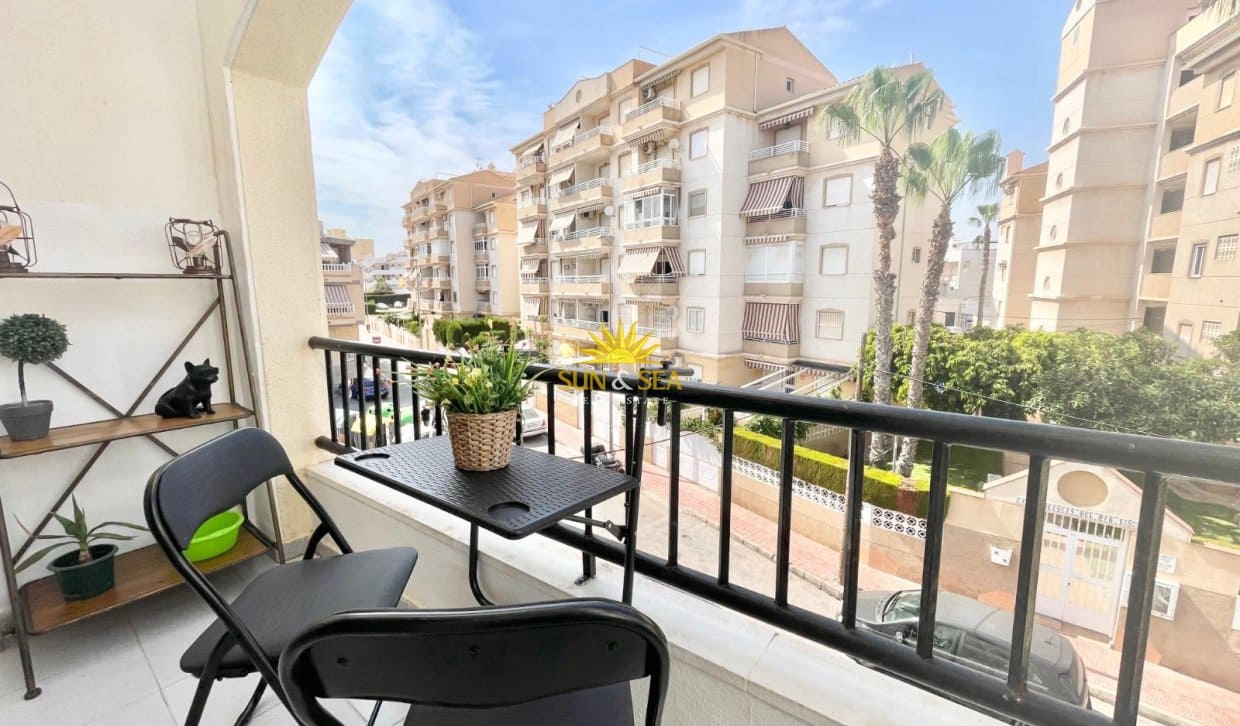 1 bedroom Apartment for sale in Torrevieja with pool - € 130,000 (Ref: 9850378)