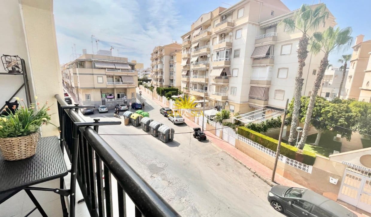 1 bedroom Apartment for sale in Torrevieja with pool - € 130,000 (Ref: 9850378)