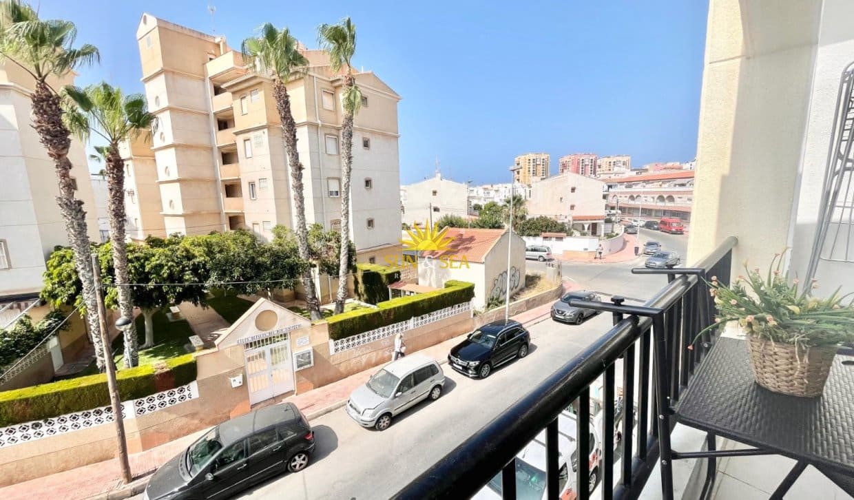 1 bedroom Apartment for sale in Torrevieja with pool - € 130,000 (Ref: 9850378)