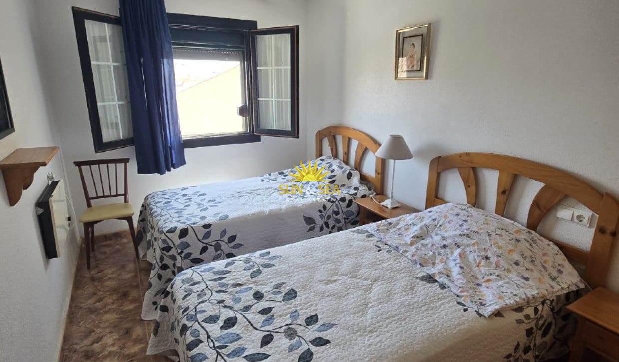 4 bedroom Apartment for rent in Los Alcazares with pool - € 900 (Ref: 9850379)