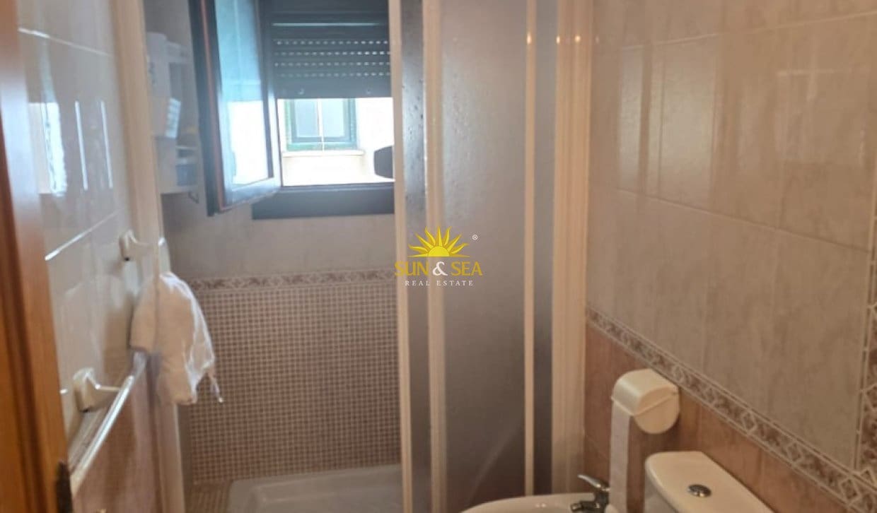 4 bedroom Apartment for rent in Los Alcazares with pool - € 900 (Ref: 9850379)
